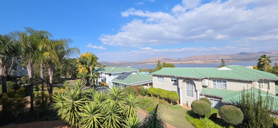 4 Bedroom Property for Sale in Caribbean Beach Club North West